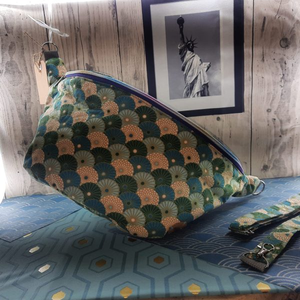 20240115_184336 sac banane taille L tissus coton solide lavable en machine sangle reglable se porte en bandoulière droitier ou gauché grance a son double zip extérieur et intérieur