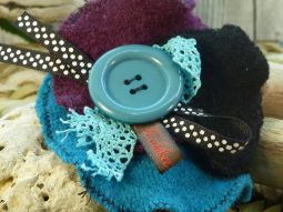 broche tissus recyclé fabriqué en france fait main bouton recyclé